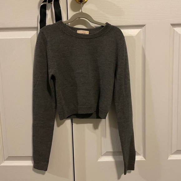 Aritzia cropped long sleeve knit sweater - Picture 2 of 2